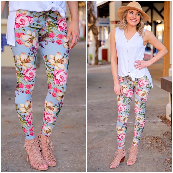 ✨LAST PAIR✨Blue Floral Soft Knit Leggings - Picture 2 of 2